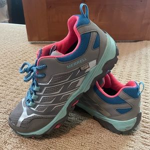 Girls Merrell gray blue and pink Moab waterproof hiking shoe